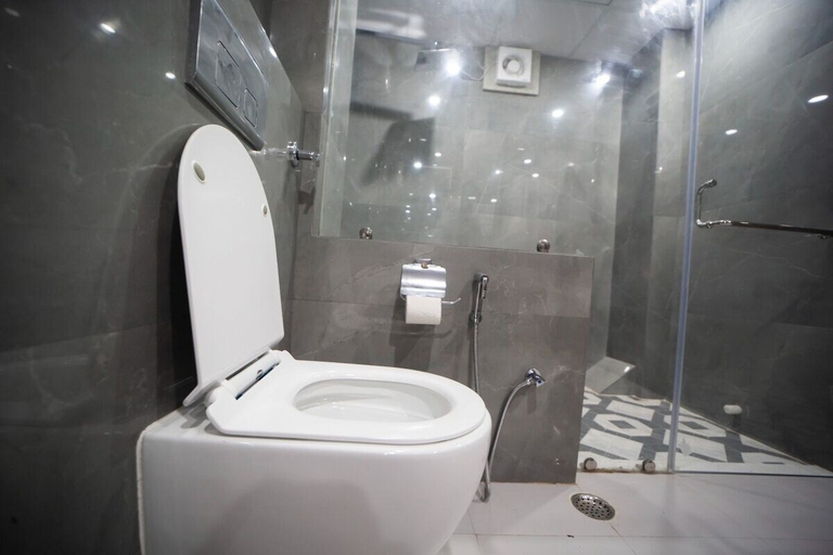 Bathroom 4, Hotel The Pearl, Varanasi
