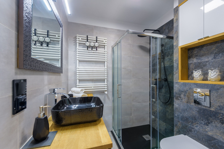 Bathroom 3, Leśniczówka - Apartamenty 5d, Lubań