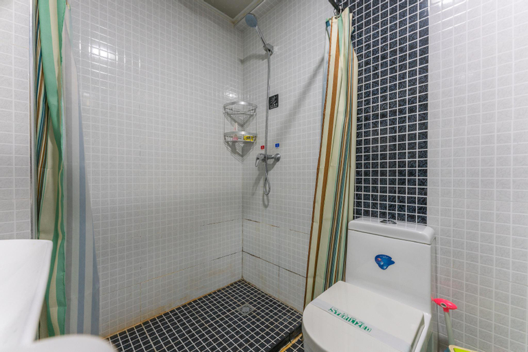 Bathroom 5, d【碧海飞鸿】双地铁/王家湾大洋百货/沌口/体育中心/轻纱羽毛蝴蝶星星/美式/ins 格调雅居, Wuhan