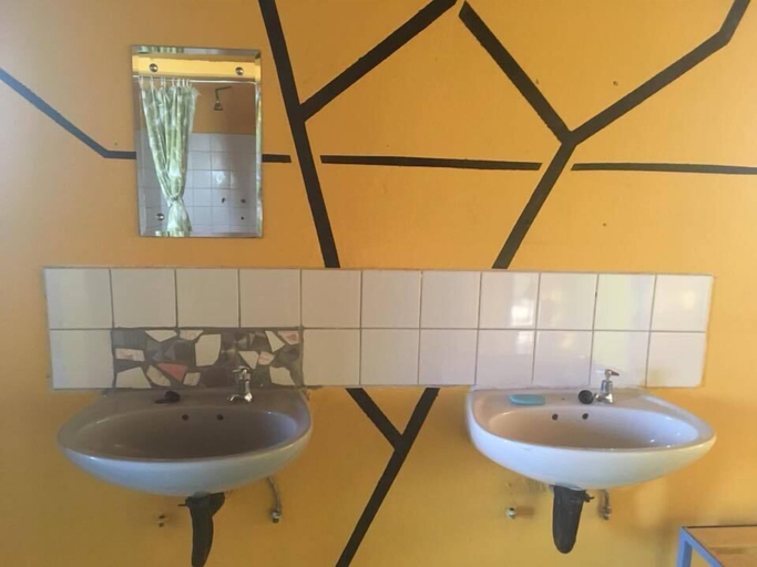 Bathroom, Phudzi Resort T/A Makgadikgadi Adventures, Tutume