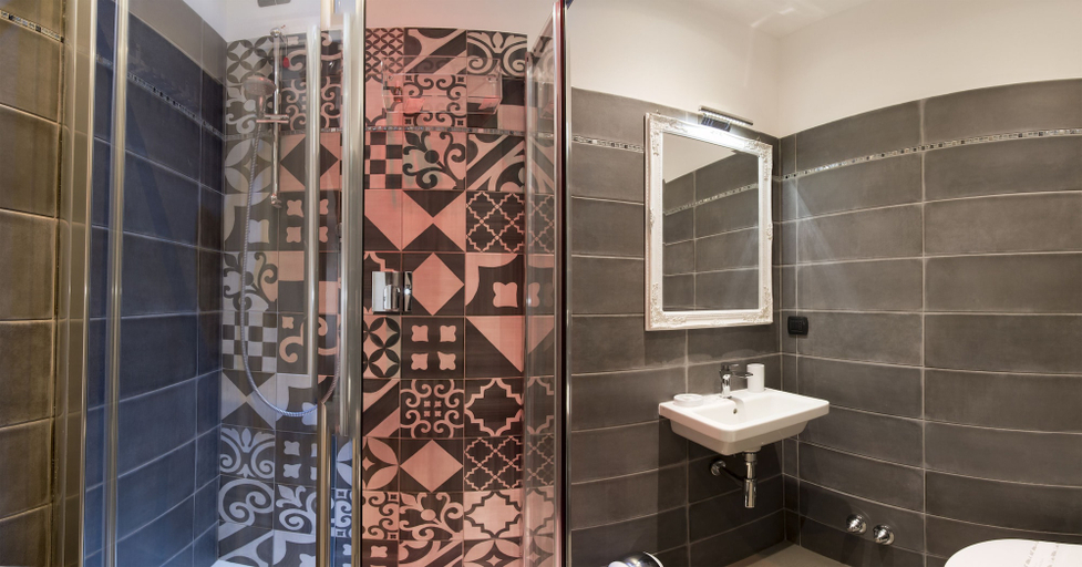 Bathroom 5, Roma 2B, Rome