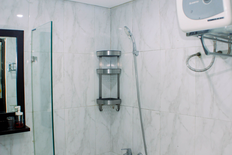 Bathroom 2, Luxury Studio At Metropark Condominium Jababeka Apartment, Cikarang