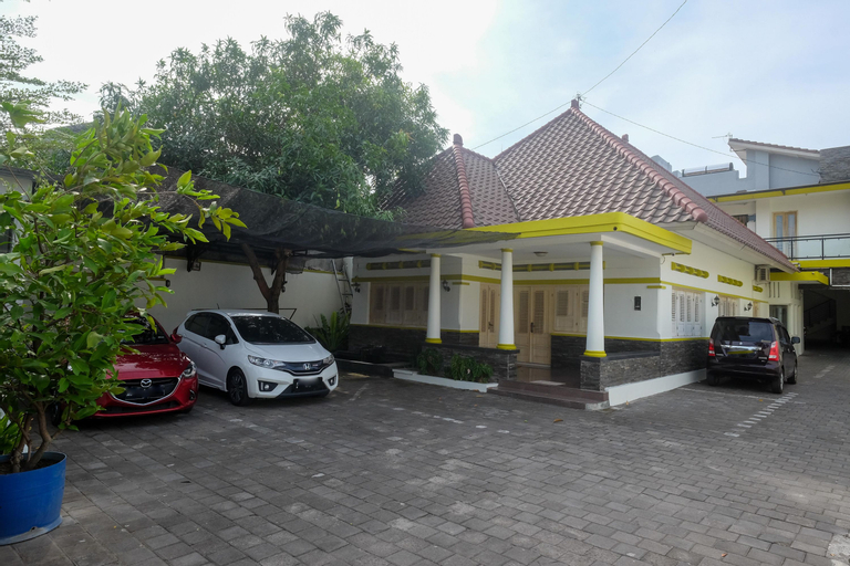 Exterior & Views 1, Urbanview Syariah Kadarman Home Laweyan by RedDoorz, Solo