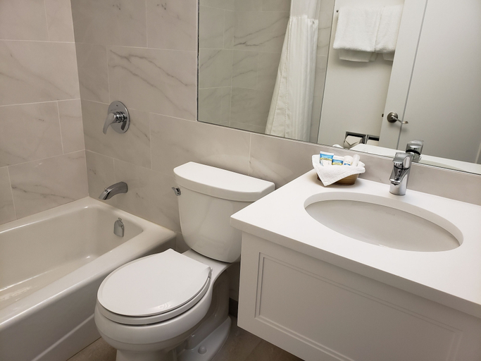 Bathroom 5, Arbutus Inn, Capital