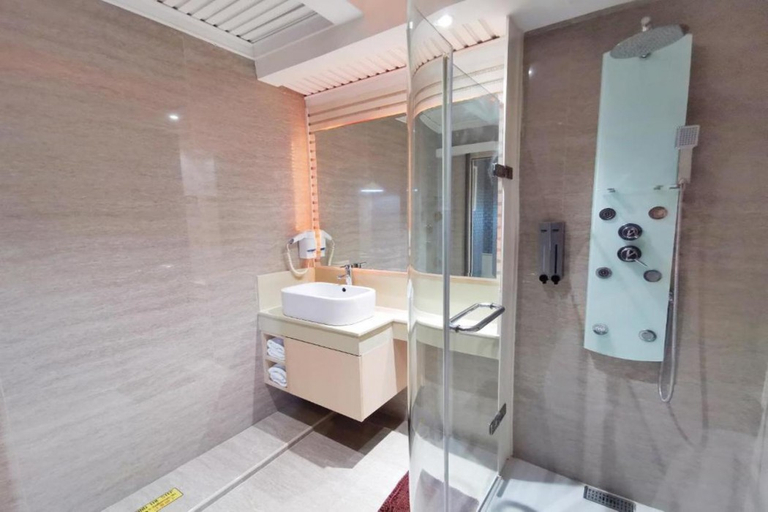 Bathroom 2, RedDoorz Premium Podstel, Huai Kwang
