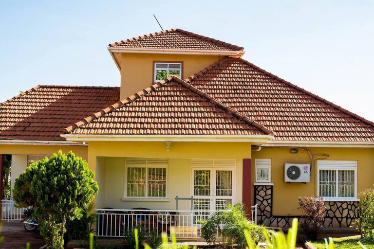 Exterior & Views 1, Captivating 3-Bed Villa, Busiiro