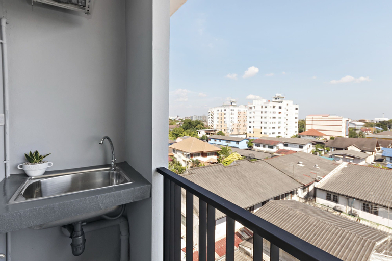 Exterior & Views 27