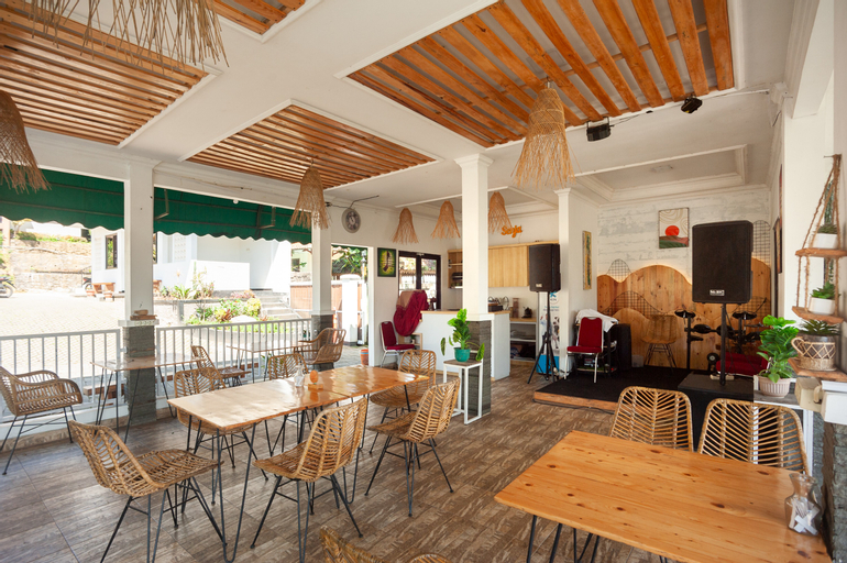 Food & Drinks 5, Urbanview Resort Syariah Khansa Cisarua Puncak by RedDoorz, Bogor