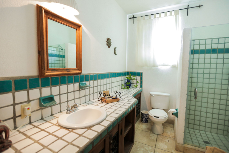 Bathroom 4, The Bungalows Hotel, La Paz