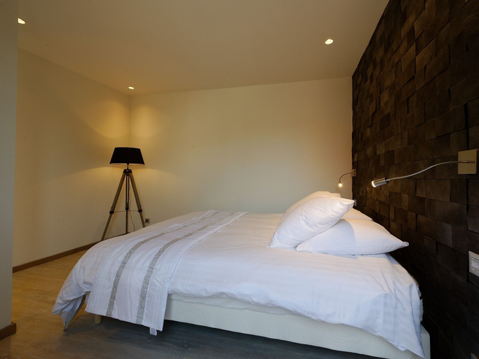 Bedroom 3, Theone, Haut-Rhin