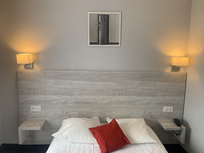 Bedroom 3, Campanile Grenoble Centre Gare, Isère