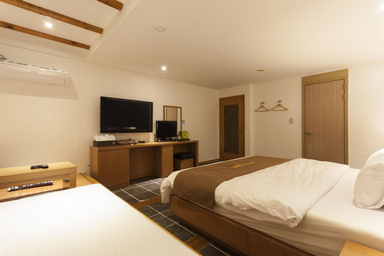 Bedroom 21