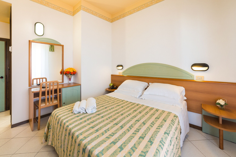 Bedroom 2, Hotel Ariane, Rimini