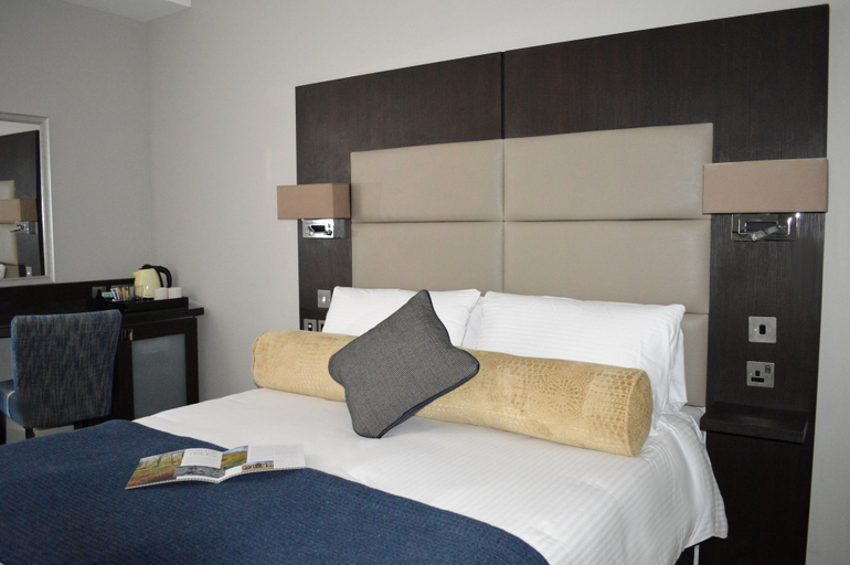 Bedroom 4, Mercure Edinburgh Haymarket Hotel, Edinburgh