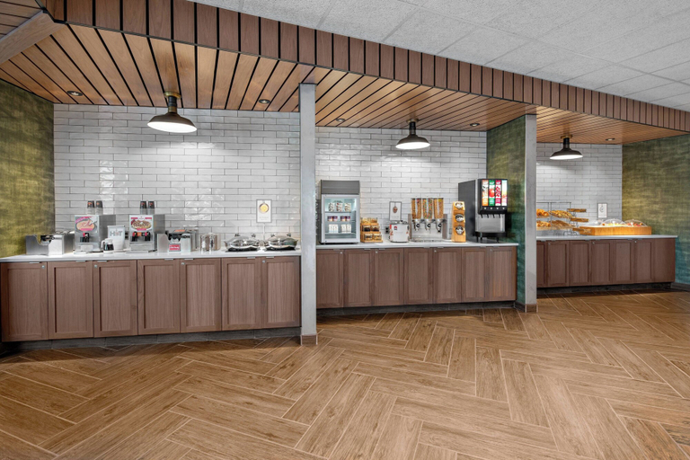 Food & Drinks 4, Fairfield Inn & Suites by Marriott Lake Geneva, Walworth