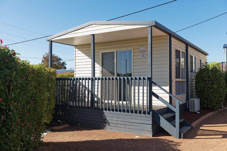 Exterior & Views 5