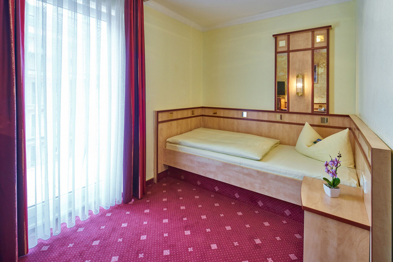 Bedroom 3, Alfa City Centre, München