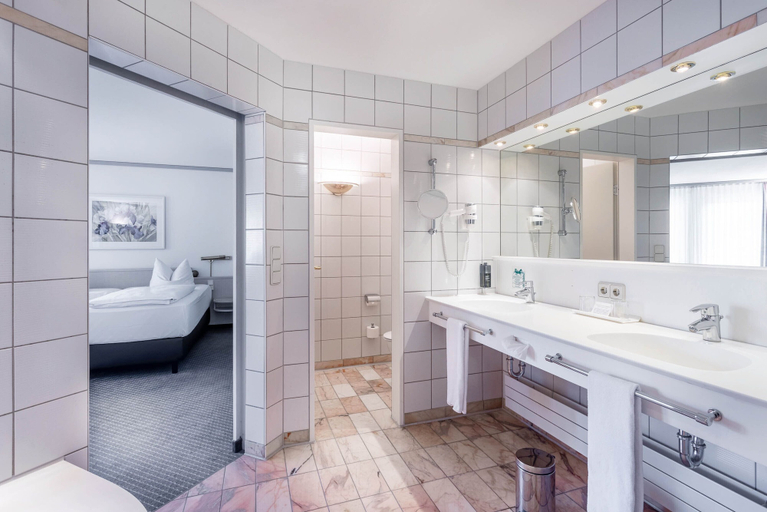 Bathroom 5, Seminaris Hotel Bad Boll, Göppingen