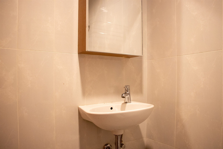 Bathroom 2, Modern And Classic 1Br At Evenciio Apartment, Depok