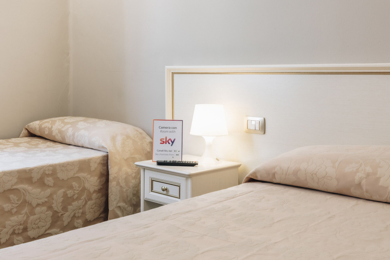 Bedroom 3, Hotel Astoria, Cremona