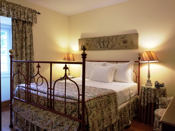 Bedroom 2, Lawrence's Hotel, Sintra