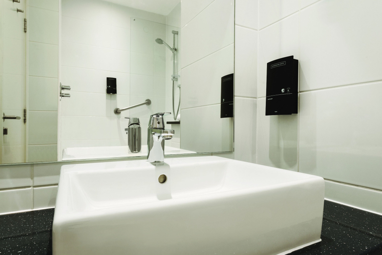 Bathroom 4, Heeton Concept Hotel City Centre Liverpool, Sefton