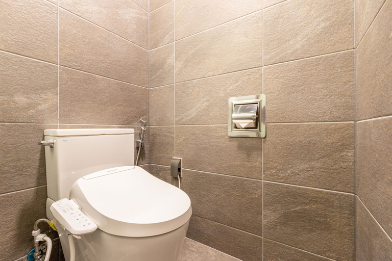 Bathroom 5, Urbanest Hotel, Goyang