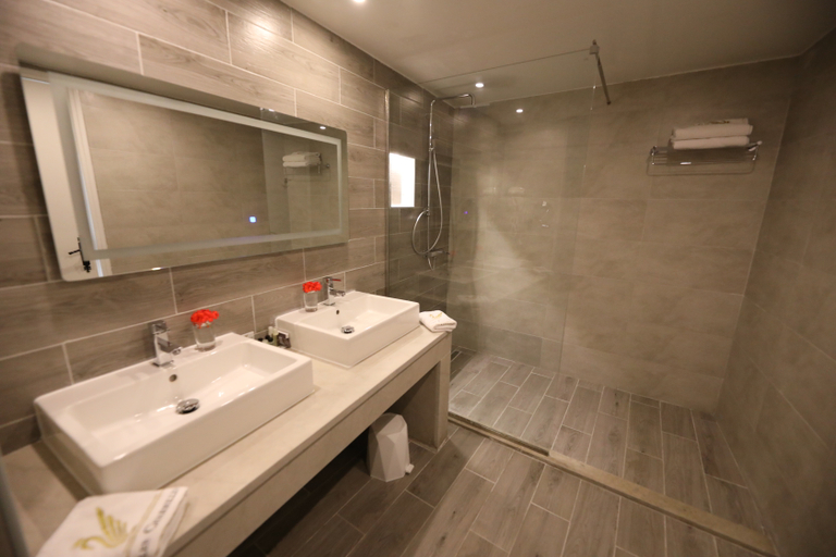 Bathroom, Hotel Suite Les Charmilles, La Marsa