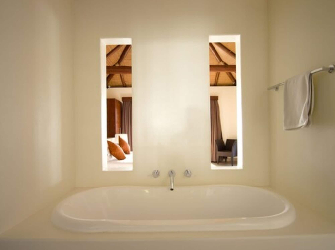 Bathroom 5, Eratap Beach Resort, Eratap