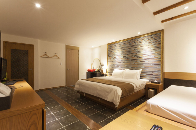 Bedroom 25