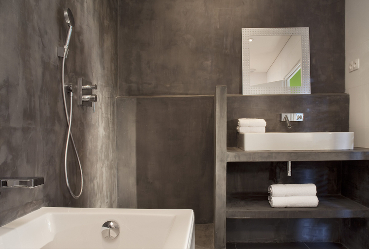 Bathroom 5, Hôtel du Golf, Loire
