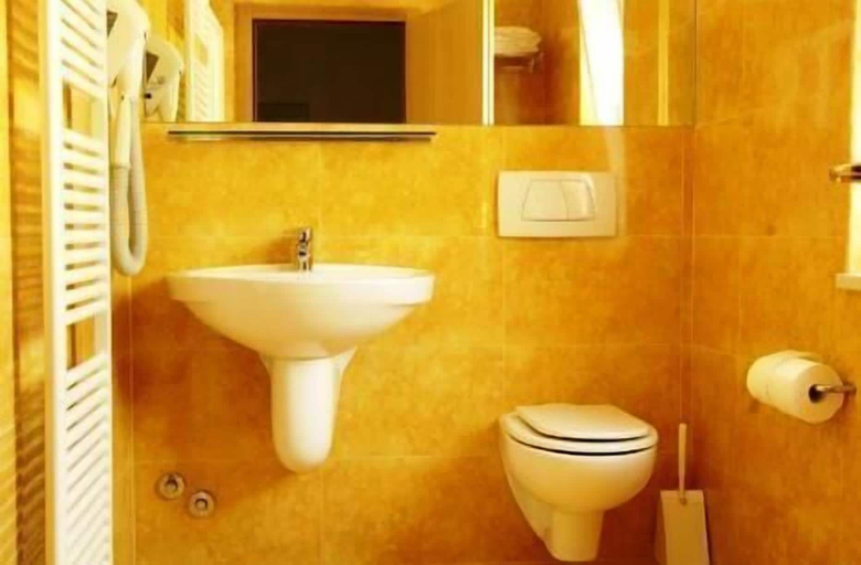 Bathroom 4, Al Caminetto, Trento