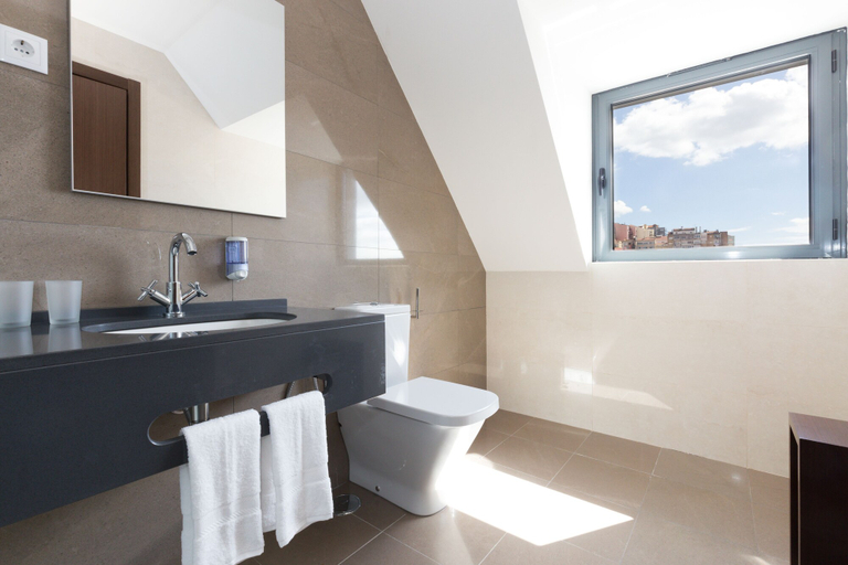 Bathroom 4, Fenicius Charme Hotel, Lisbon