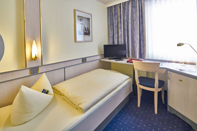 Bedroom 4, Alfa City Centre, München