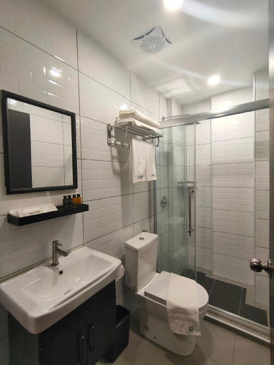 Bathroom 5, Uptown Hotel, Semporna