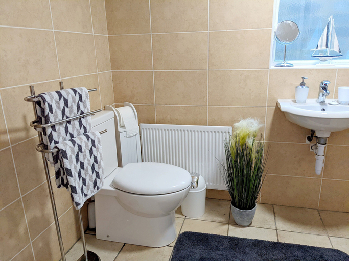 Bathroom 2, Forest View Impeccable two Bedroom House, Newry, Mourne and Down