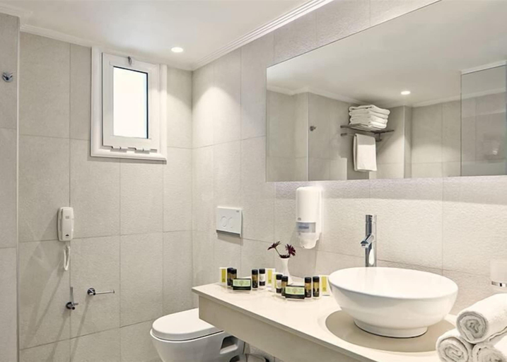 Bathroom 5, Atlantica Marmari Palace, South Aegean