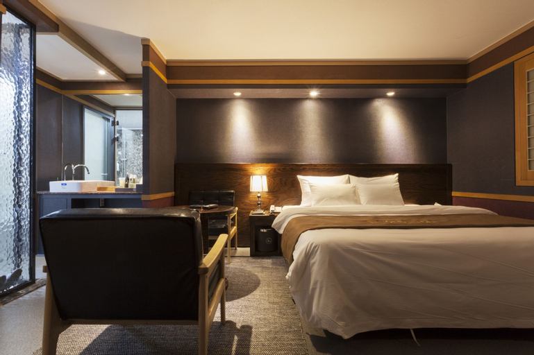 Bedroom 8
