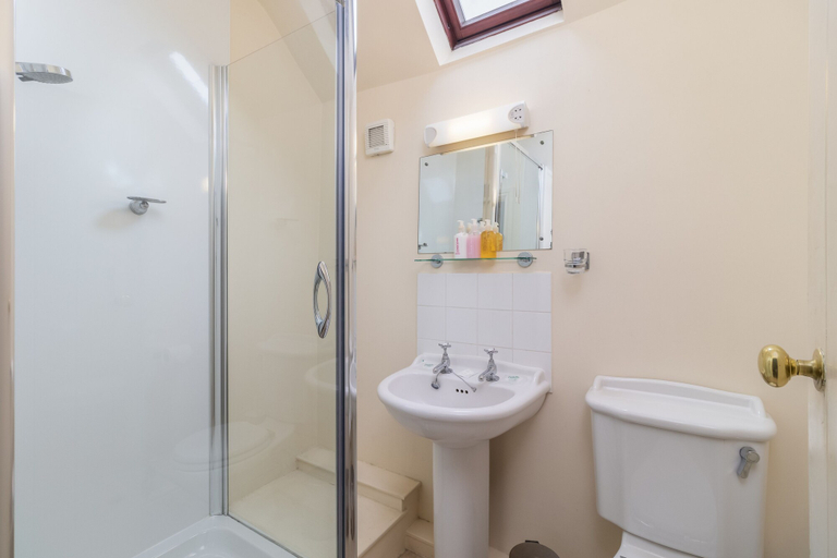 Bathroom 3, The Royal Oak Inn, North Yorkshire