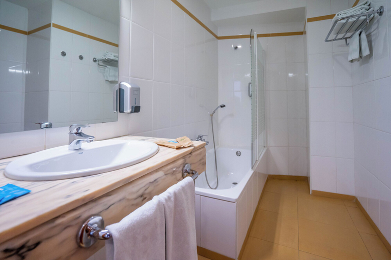 Bathroom 4, Hotel YIT Conquista de Toledo, Toledo