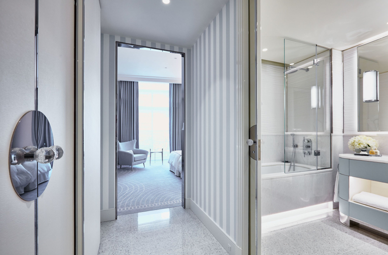 Bathroom 5, Hôtel Martinez, in The Unbound Collection by Hyatt, Alpes-Maritimes