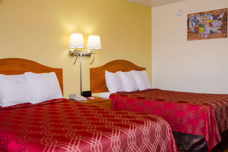 Bedroom 3, Econo Lodge Albuquerque East, Bernalillo