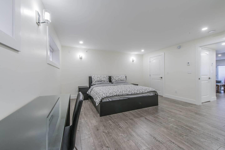 Bedroom, Private Luxurious Suite for Beach Getaway, Greater Vancouver