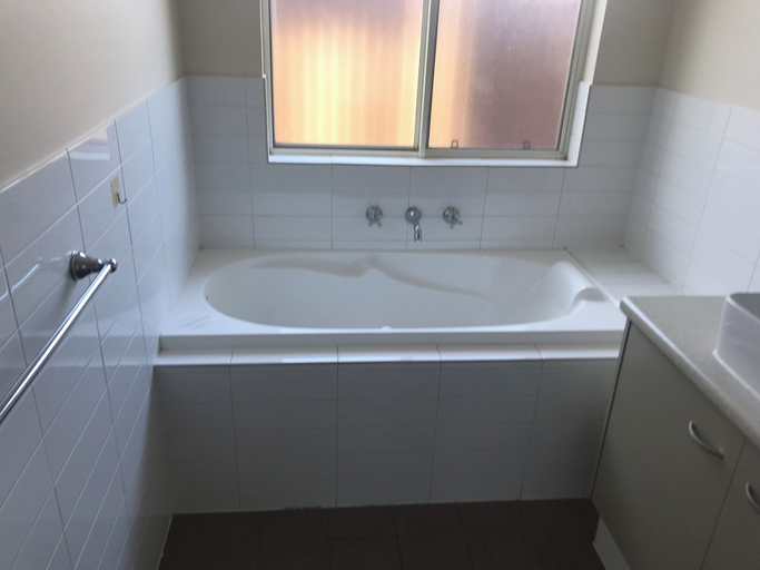 Bathroom, Tasha's Apartments - N38, Adelaide
