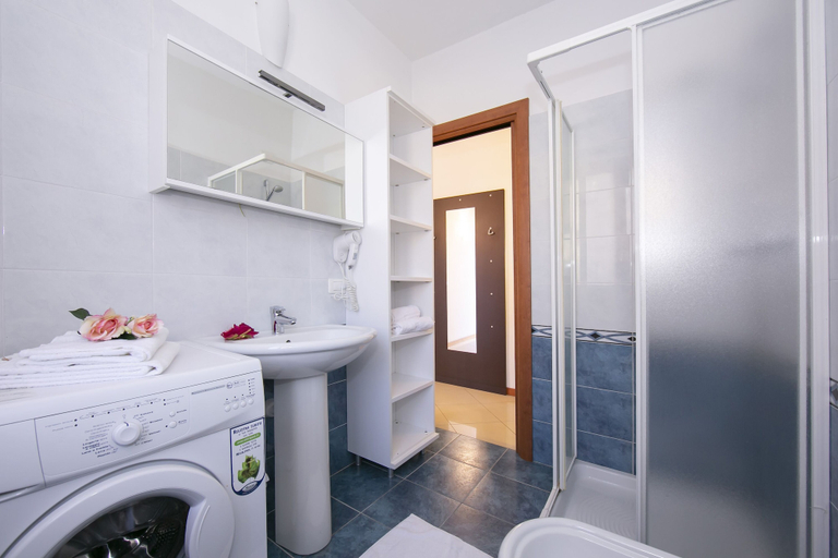 Bathroom 3, Fontana Del Lago Apt. 1, Lecco