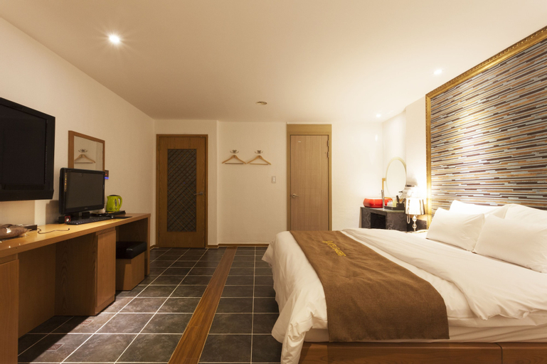 Bedroom 24