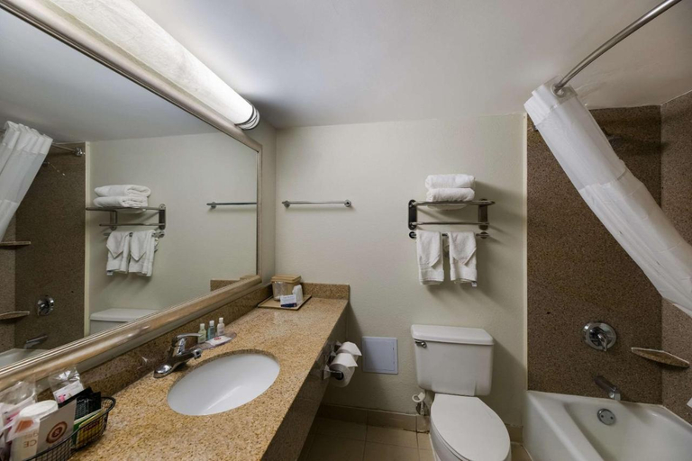 Bathroom, Suburban Studios San Angelo near Convention Center, Tom Green