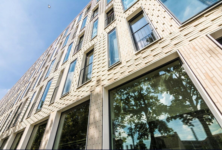 Exterior & Views 5