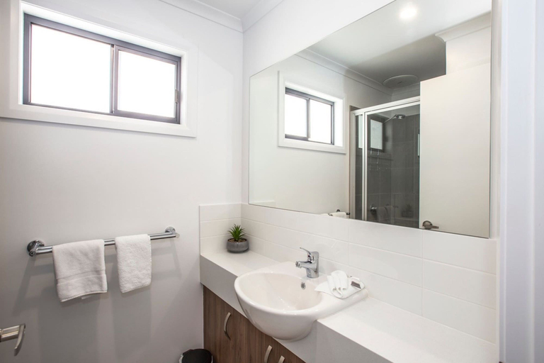 Bathroom 4, All Seasons Holiday Park, Mildura - Pt A