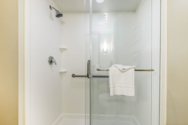 Bathroom 4, Comfort Suites Dunnellon near Rainbow Springs, Marion